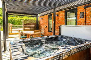 Cottage with Hot Tub - near Cheltenham and Tewkesbury